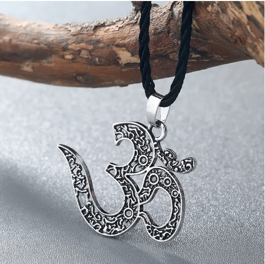 Collier “Om Éternel”
