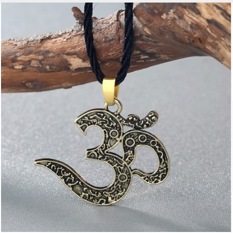 Collier “Om Éternel”